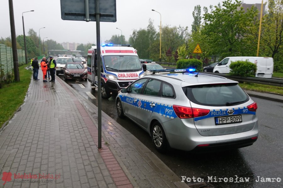 Kolizja w al. Gen. Andersa. Do szpitala zabrano kobietę w ciąży - foto