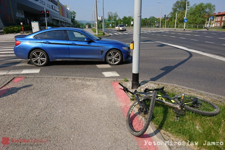 Zderzenie rowerzysty z bmw. Kierowca nie ustąpił pierwszeństwa - foto