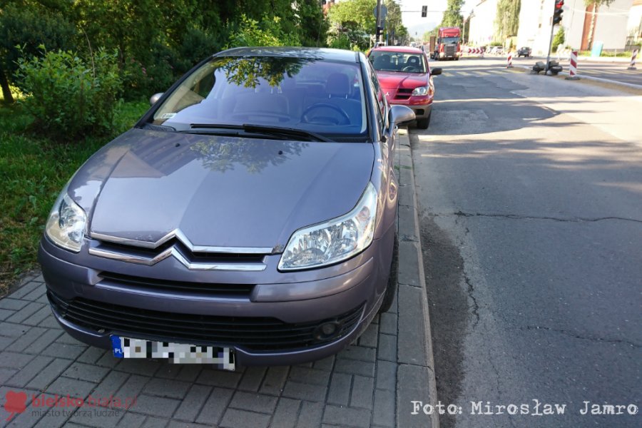 Nieudana zmiana pasa ruchu. "Nie wiem, jak to się stało, że uderzyła we mnie" - foto