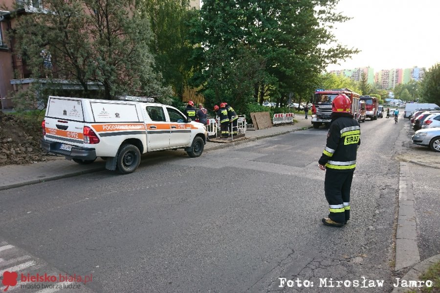 Wyciek gazu na os. Karpackim. Akcja straży pożarnej i pogotowia gazowego - foto