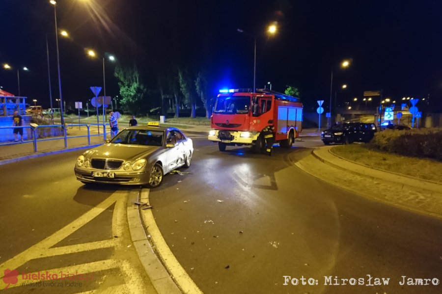 Zderzenie osobówki z taksówką. Sprawa trafi do sądu - foto