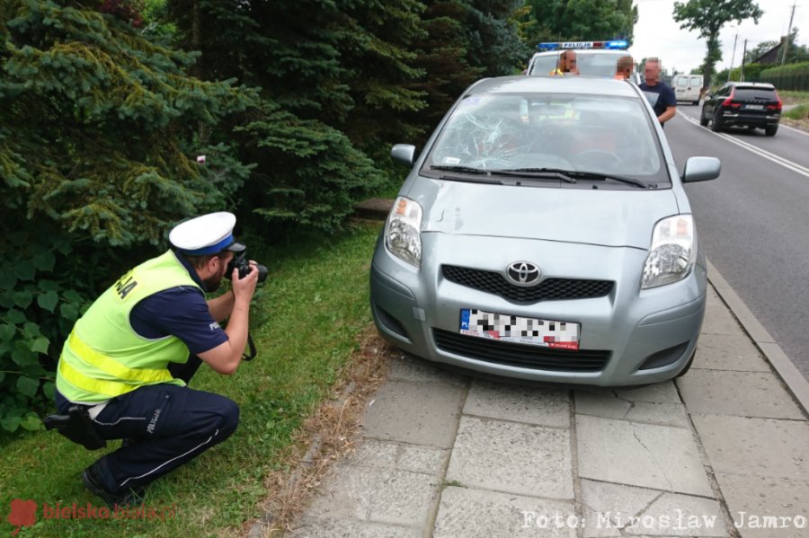 Potrącenie drogowca kierującego ruchem. Miał kamizelkę ostrzegawczą - foto