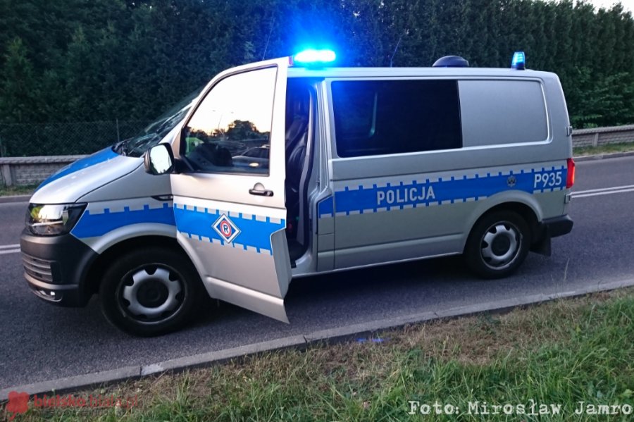 Wywrotka na nowym motocyklu. Jechała w krótkich spodenkach! - foto