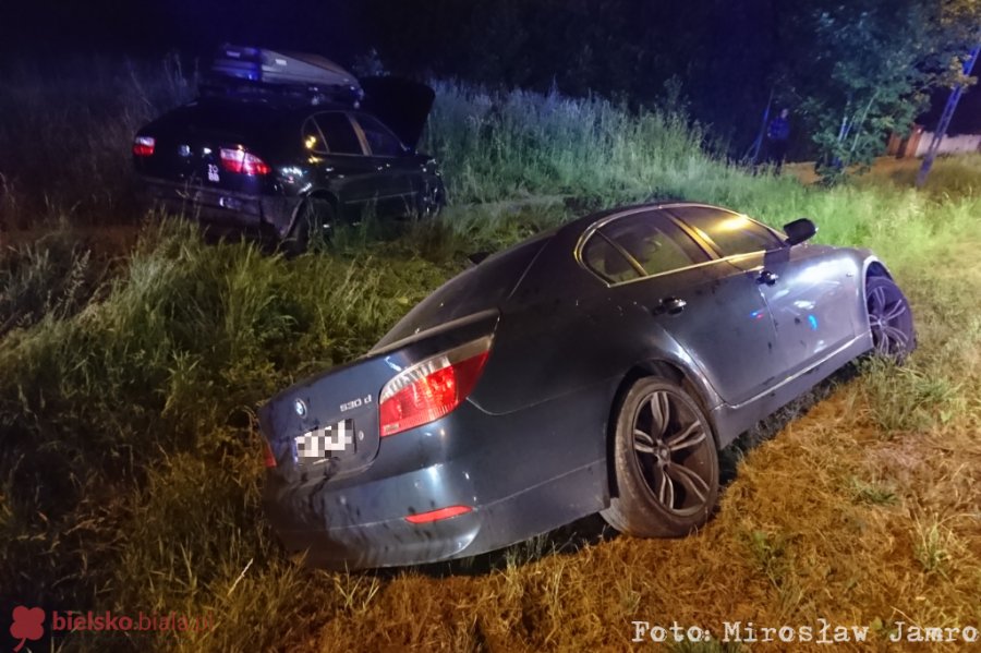 BMW wylądowało w rowie. Odbiór paczki z poślizgiem - foto