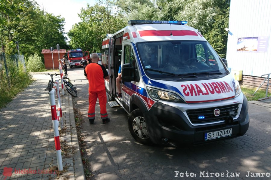 Zderzenie rowerzysty z bmw. Nastolatek przeleciał nad autem - foto