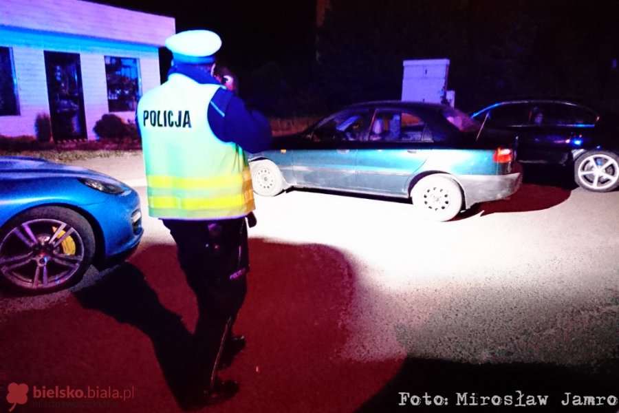 Nietrzeźwy spowodował dwie kolizje. Uszkodzone porsche i bmw - foto