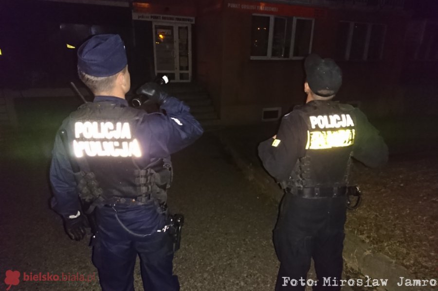 Włamanie do punktu obsługi finansowej w wieżowcu - foto