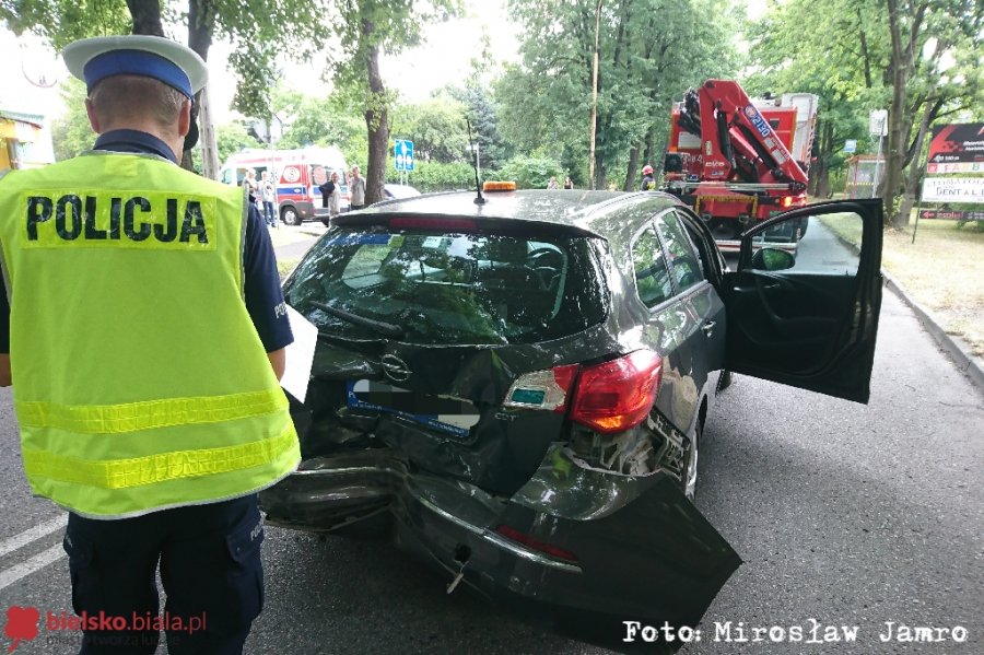 Solidny dzwon na Górskiej. Auto przesunięte szesnaście metrów - foto