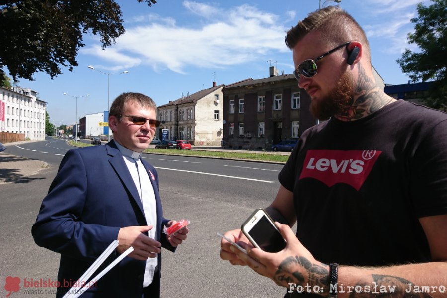 Akcja drogówki i Caritasu. Nie wszyscy przestrzegają przepisów - foto