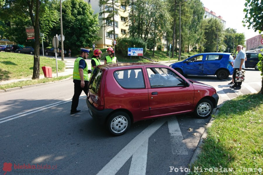 Zderzenie aut na Jutrzenki. Policja ustala sprawcę - foto