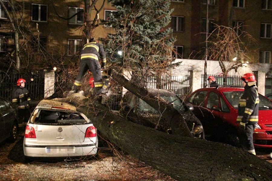 Synoptycy zapowiadają niebezpieczne burze. Porywy wiatru do 110 km/h!