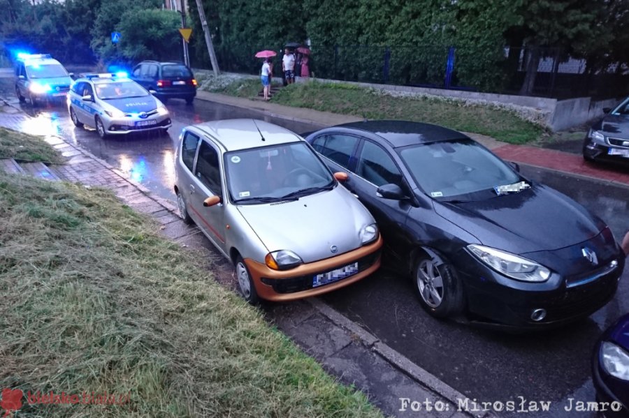 Pijany staranował dwa samochody. Wydmuchał ponad dwa promile - foto