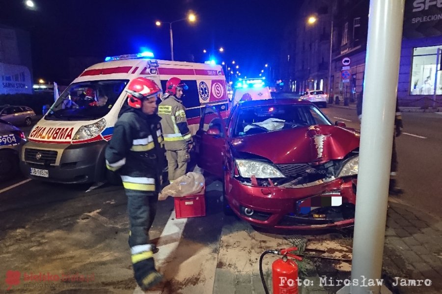 Pijany Ukrainiec uderzył autem w słup sygnalizacji świetlnej - foto