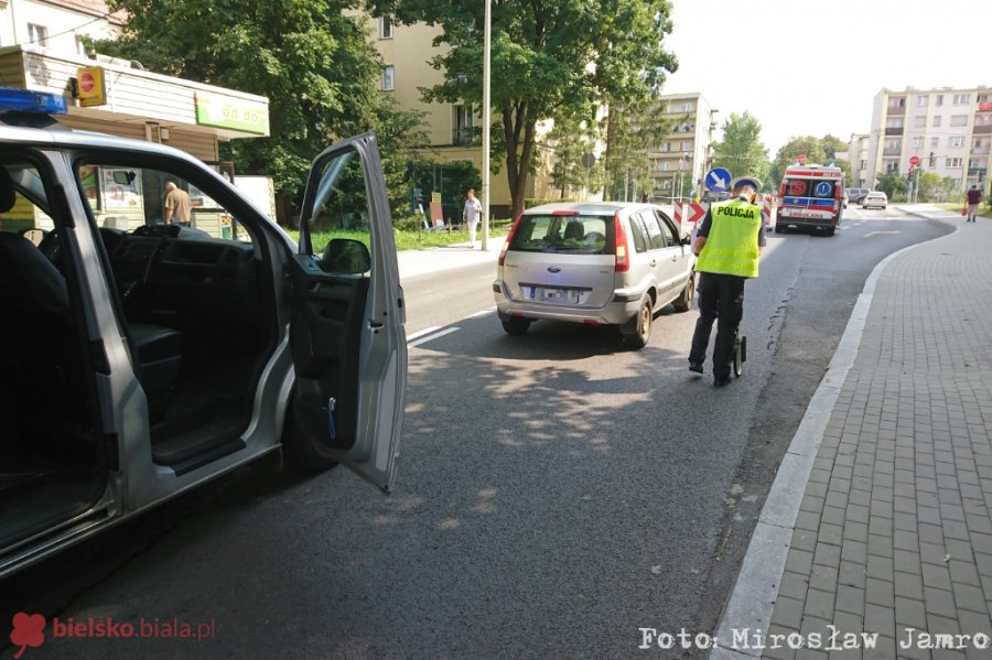 Rowerzysta potrącony lusterkiem. Kierowca wyprzedzał rowerzystów na PCK - foto