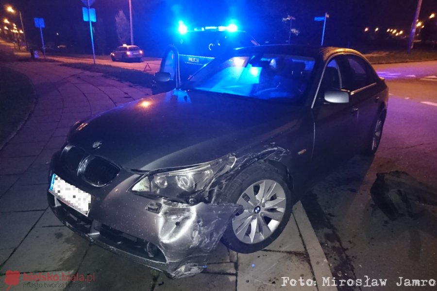 Dzień po zakupie auta spowodował kolizję. Trafił w... bmw - foto