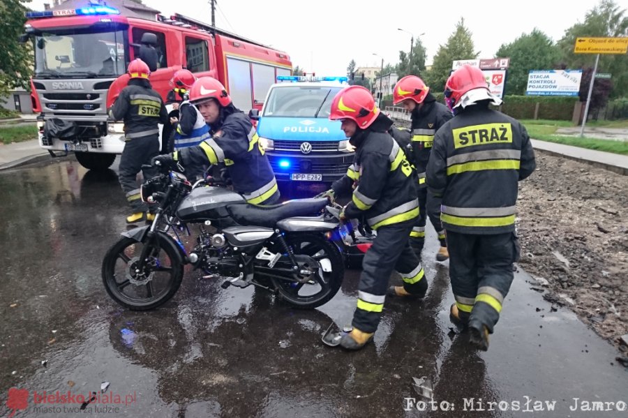 Zderzenie na Żywieckiej. Motorowerzysta ma złamaną żuchwę - foto