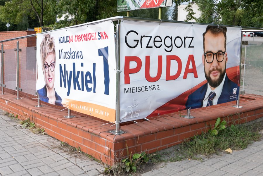 Nudna kampania wyborcza. Plakatowa wojna na płotach ZDJĘCIA