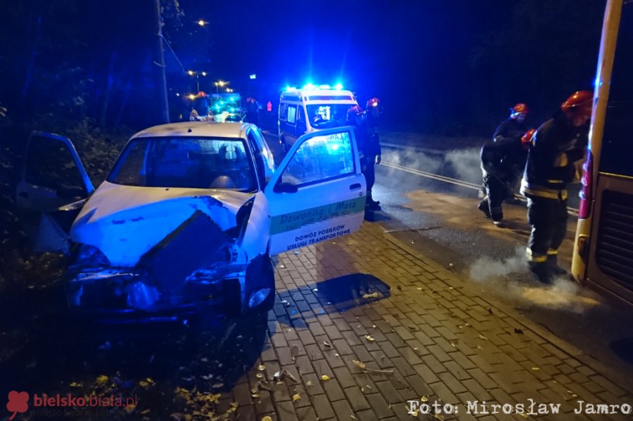 Z impetem uderzył w autobus MZK stojący na przystanku - foto