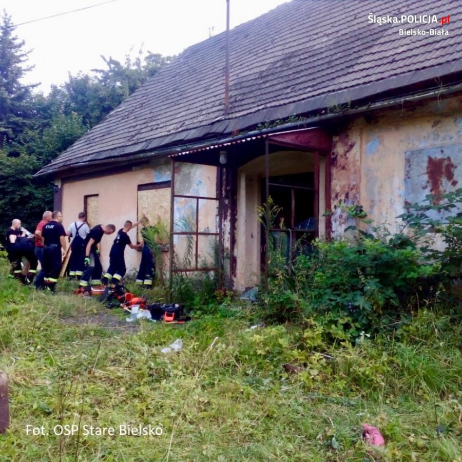 Dom spłonął, a zgliszcza rozkradziono. Nieoczekiwana pomoc dla starszej pani - foto