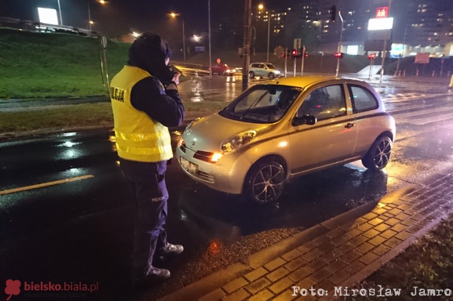 Potrącenie kobiety na przejściu. Piesza korzystała z telefonu - foto