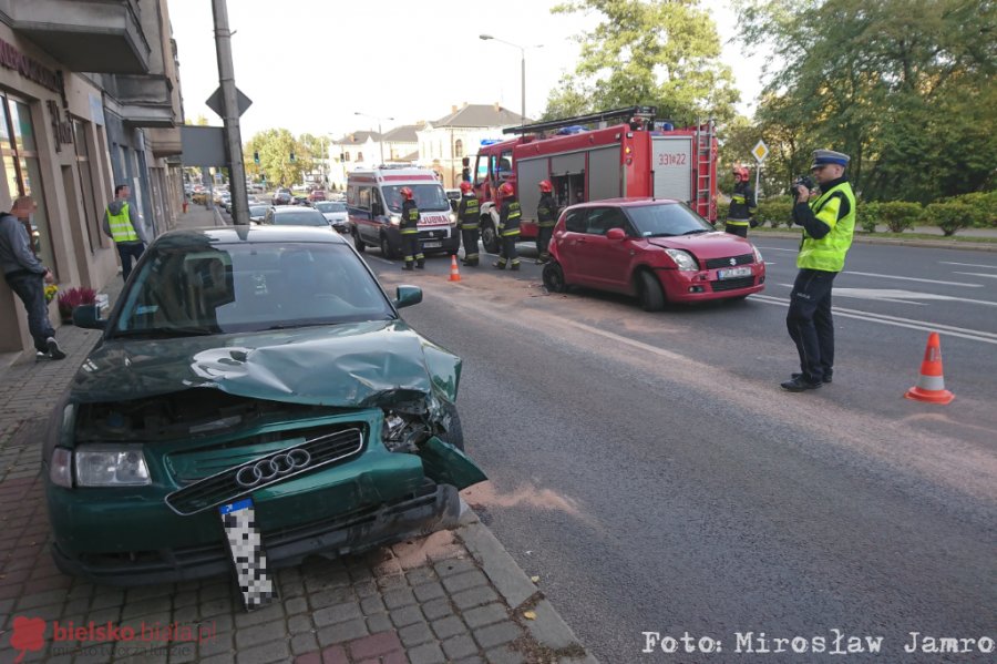 Zderzenie aut na 3 Maja. Trzeci uczestnik kolizji odjechał - foto