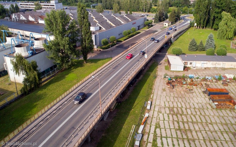 Wiadukt zbyt mocno obciążony. Objazd dla cięższych pojazdów - foto