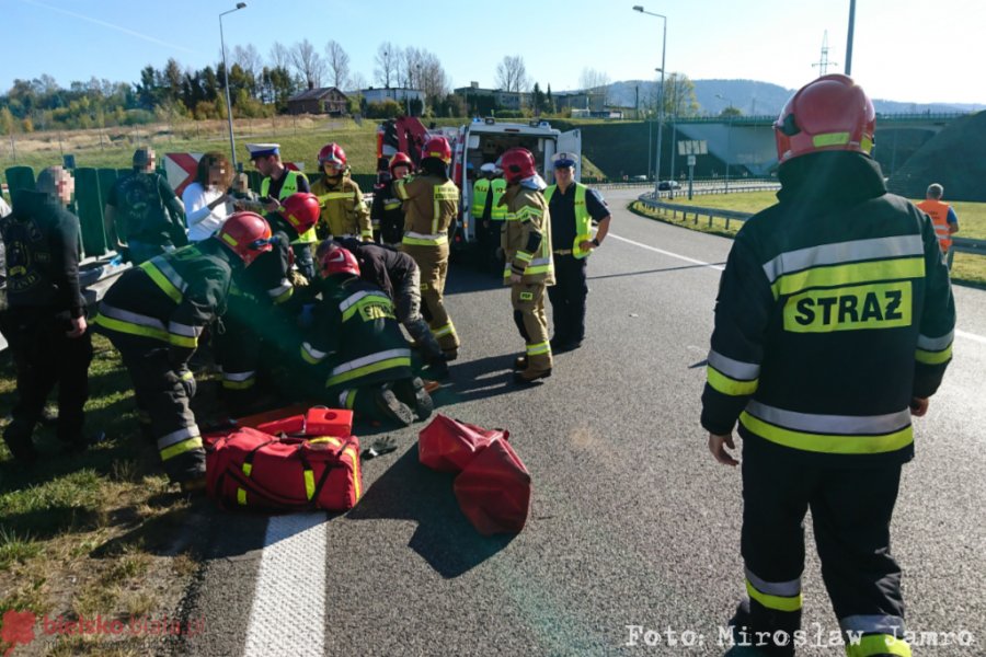 Dwóch motocyklistów wypadło z "zakrętu idiotów" - foto