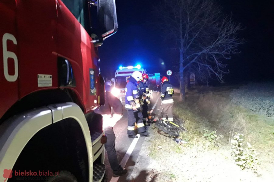 Potrącił dwoje rowerzystów. Brat i siostra w szpitalu - foto