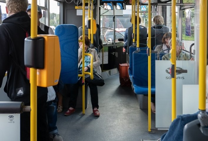 Żenująca scena w autobusie MZK. "Kontroler doprowadził dzieci do płaczu"