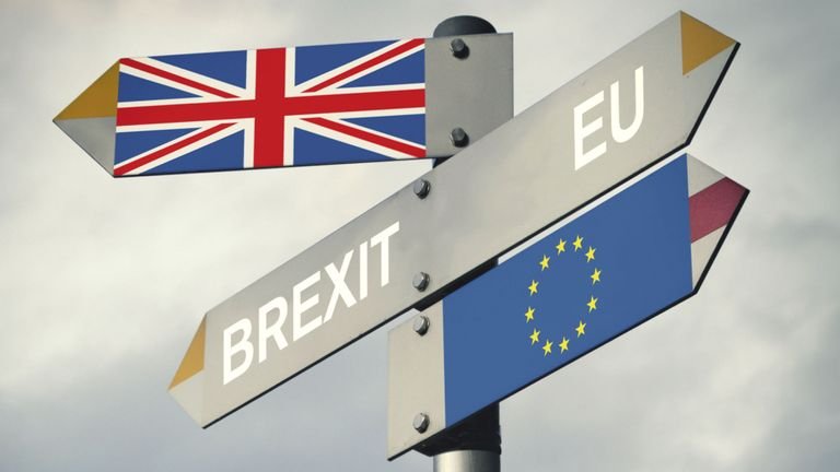 Kursy walutowe tracą stabilność na tle Brexitu
