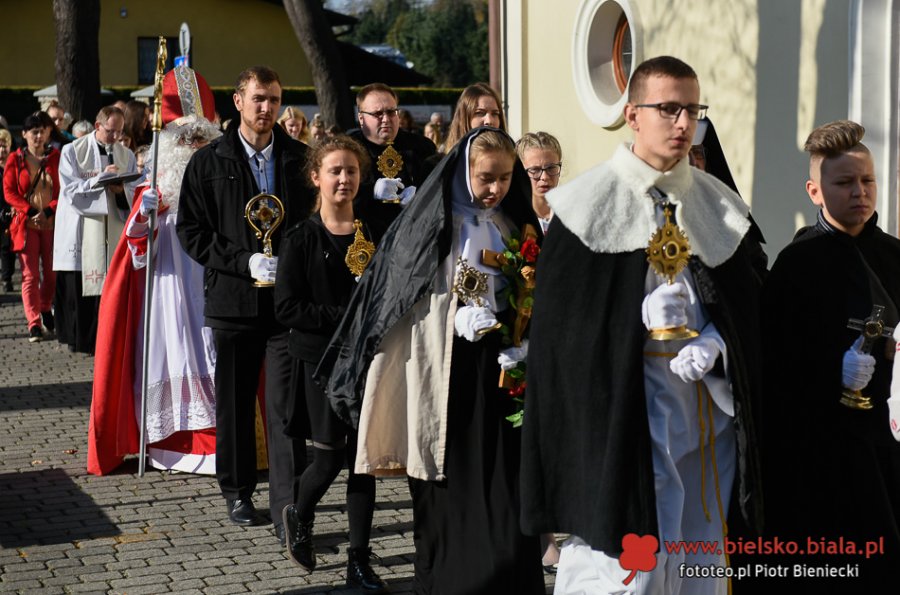 Korowód z relikwiami. Odpowiedź na coraz popularniejszy Halloween ZDJĘCIA