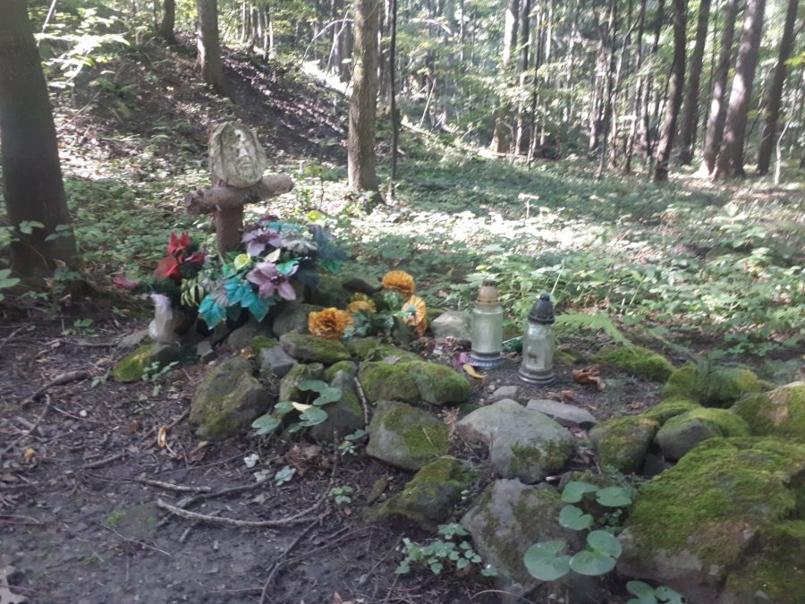 Tajemnicze groby w Cygańskim Lesie. Knot dawno się wypalił