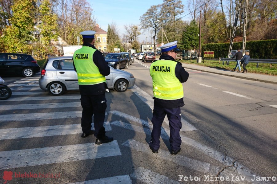 Niektórzy parkują gdzie popadnie. Porządku pilnują mundurowi - foto