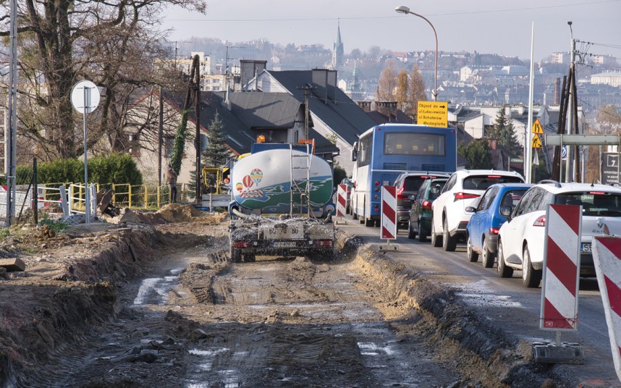 Kto odpowiada za opóźnienia na Krakowskiej i Żywieckiej? Wykonawca uniknie kary