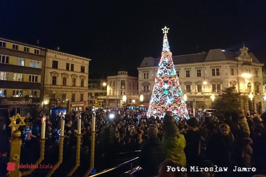 W piątek rozbłyśnie choinka na placu Chrobrego. Uruchomią też lodowisko