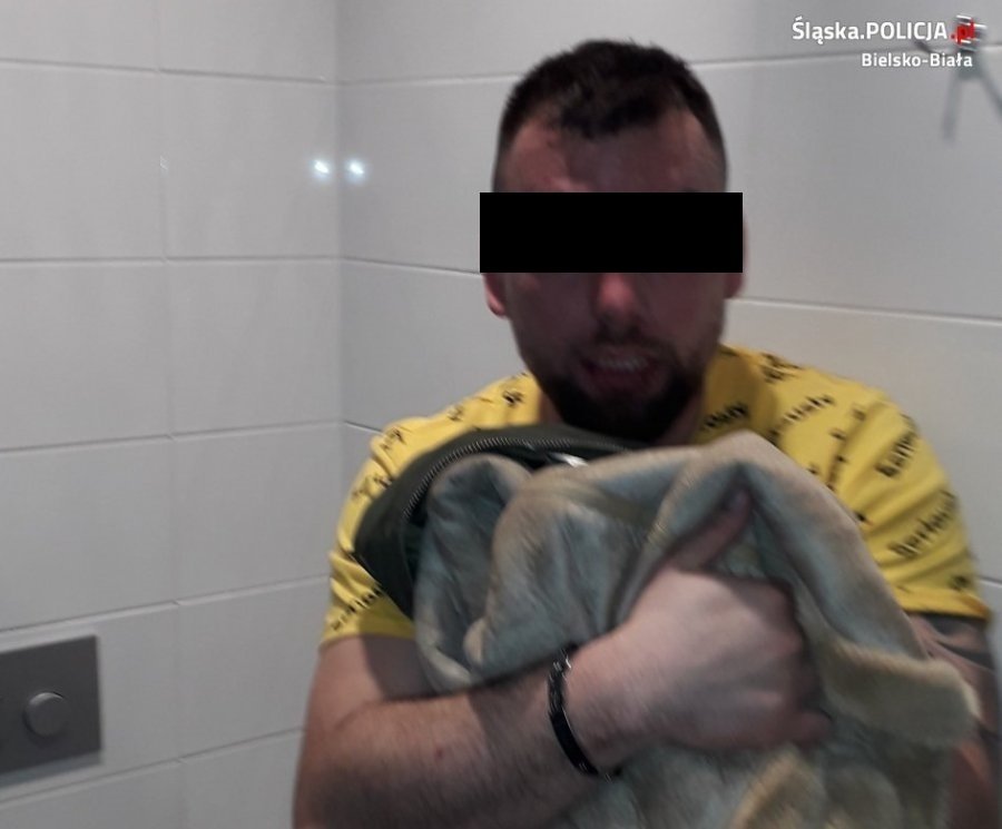 Chciał sfotografować kobietę w toalecie. Szuka go policja - foto