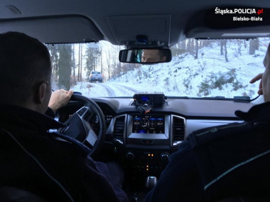 Quady rozjeżdżają góry. Akcja policji na Szyndzielni, Dębowcu i Przegibku - foto