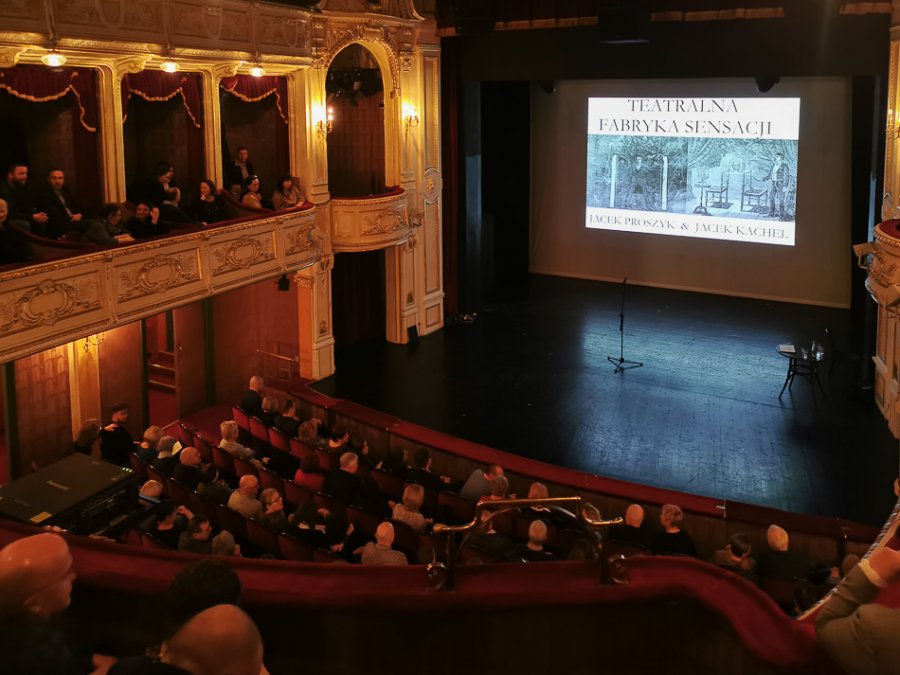 Porywający show w teatrze. Fabryka Sensacji z kompletem publiczności - foto