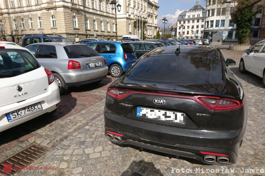 Pirat drogowy zatrzymany w centrum miasta. Nieoznakowany radiowóz w akcji - foto