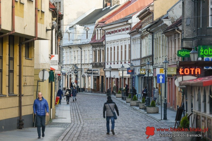 Limit osób na pogrzebach i ślubach. Policja może karać mandatami do 5 tys. zł