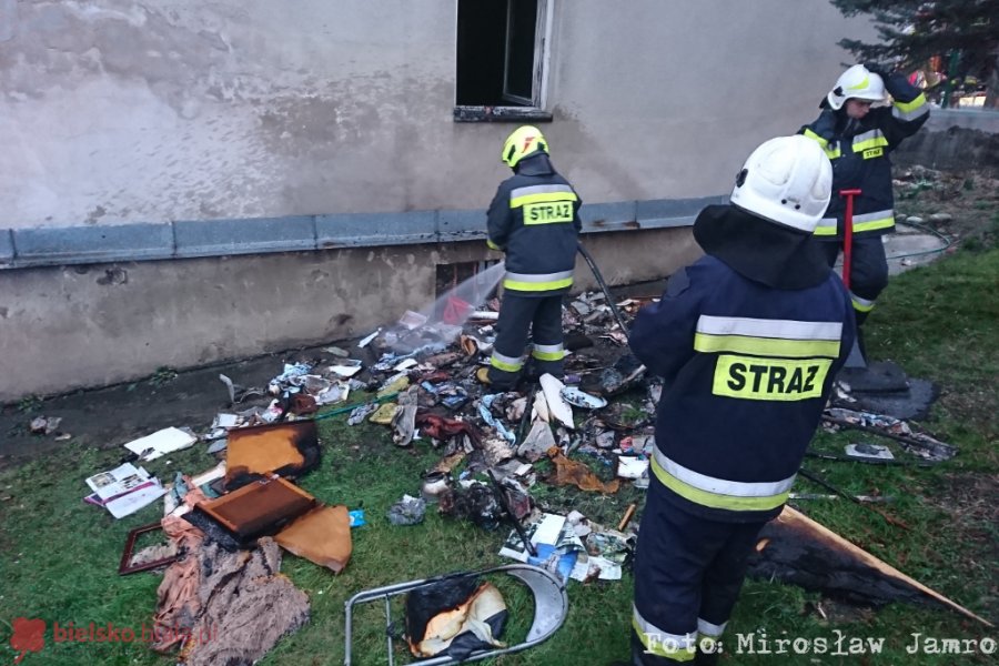 Pożar w budynku na Krakowskiej. Wnuczek uratował babcię - foto