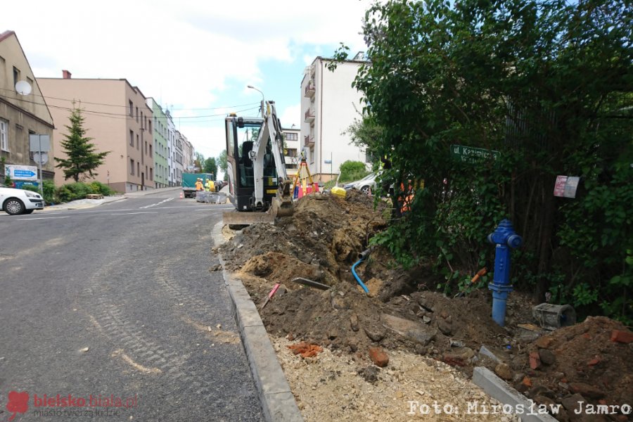 Kolizja z koparką. Zdaniem sprawcy, stała... w złym miejscu - foto