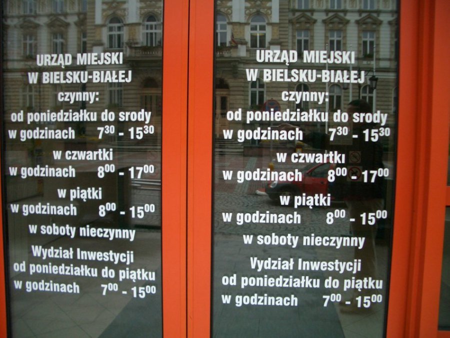 Adaptacja budynku dla urzędników dużo droższa niż zakładano