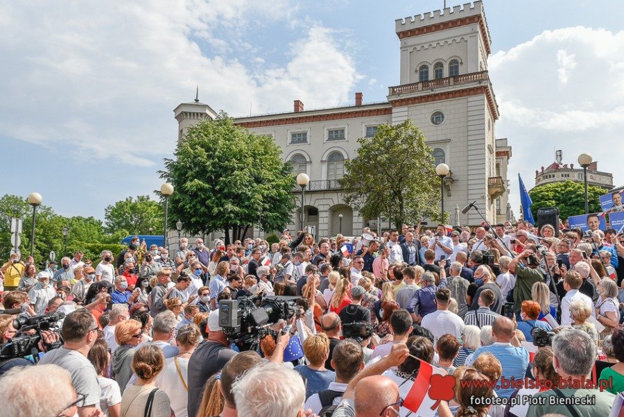 Trzaskowski porywa! Takich tłumów dawno nikt tu nie widział ZDJĘCIA