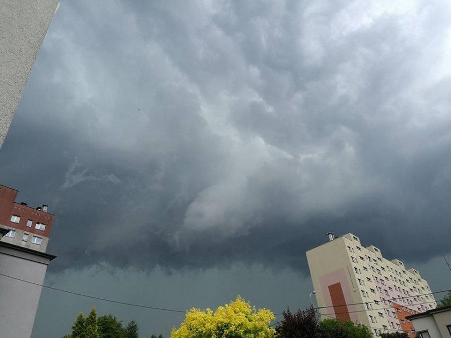 Wracają burze z ulewami. Lokalnie wzbierać mogą rzeki i potoki