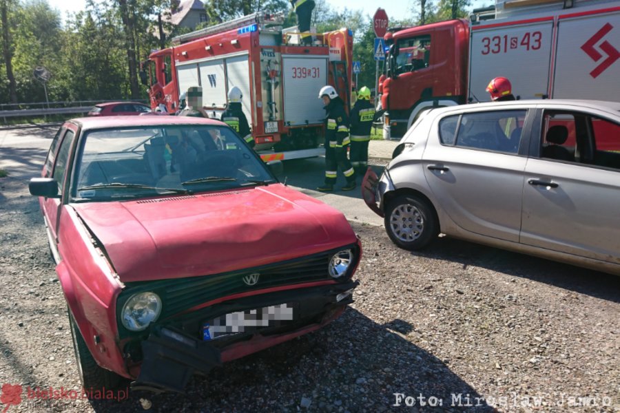 Zderzenie aut na Lipnickiej. Sprawca przewoził w foteliku małe dziecko - foto