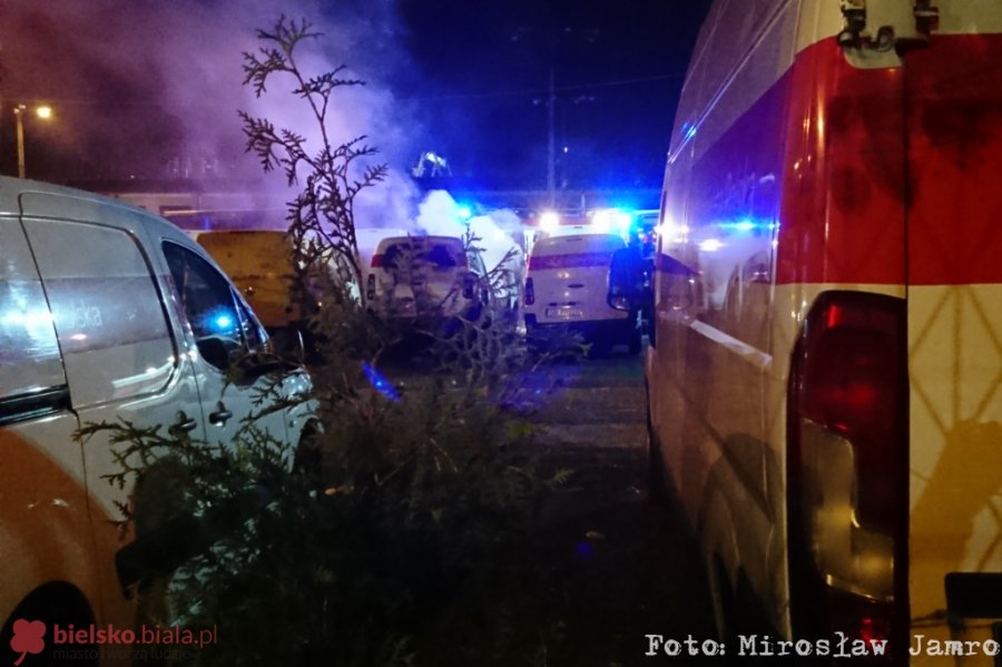 Z ostatniej chwili: wybuchy na parkingu PKS. Spłonęło dziewięć aut - foto