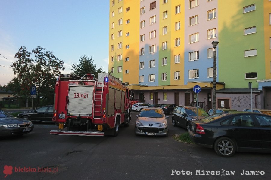 Do mieszkania w wieżowcu wezwano służby. Lokator nie żyje - foto