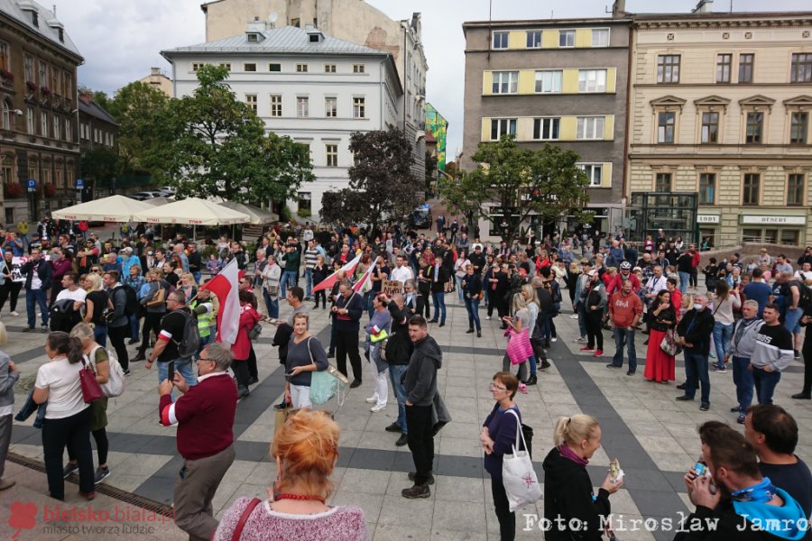 Bielska manifestacja przeciwników obostrzeń sanitarnych - film