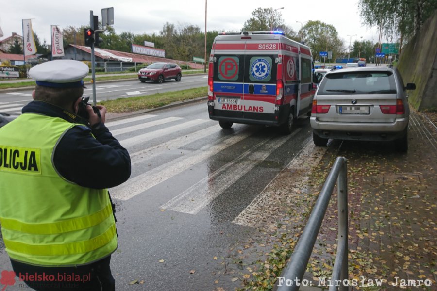 Potrącenie mężczyzny na przejściu. Kierowca nie ustąpił pierwszeństwa - foto